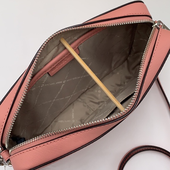 Michael Kors Jet Set Item Large East West Zip Crossbody Leather Primrose 
NWT - Picture 10 of 16